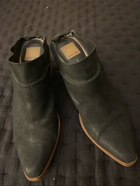 Dolce Vita Woman’s Black Pointed Leather Ankle Boots with Tan Trim
